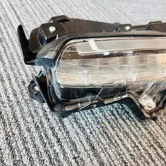 LED デイライト ウインカー 右 ヤリスクロス KOITO52-328 純正 デイタイムランニングライトの画像