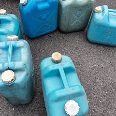 ポリタンク12個処分したいです💦の画像