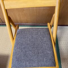 折りたたみ椅子、いすの画像