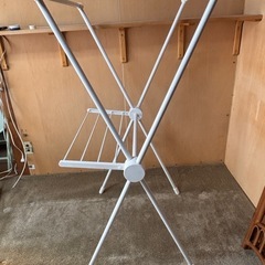 折りたたみ物干しの画像