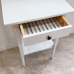 ①サイドテーブル IKEA HEMNES ヘムネスの画像