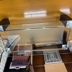 【おしゃれ】ガラス ローテーブル／ブラック脚／モダンデザインの画像