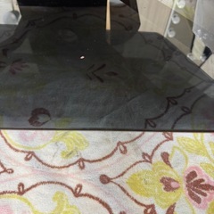 スモークガラス ローテーブル／ブラック／モダンの画像