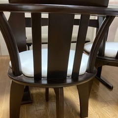 ダイニングテーブルの画像