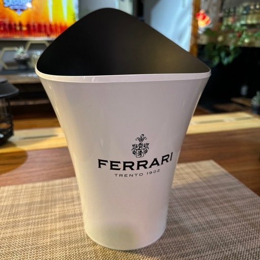フェラーリ ワインクーラー 非売品 (断捨離) 奥武山公園のその他の中古