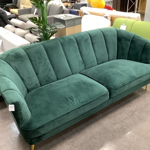 【軽トラ貸し出し無料！】3人掛けソファー入荷しました！