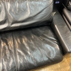 【トレファク神戸南店】2人掛けソファー本革　ブラックです‼︎【取りに来られる方限定】の画像