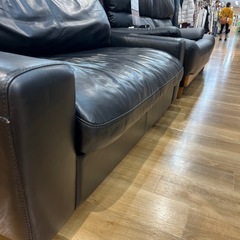 【トレファク神戸南店】2人掛けソファー本革　ブラックです‼︎【取りに来られる方限定】の画像
