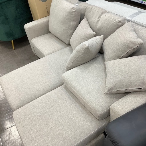 【軽トラ貸し出し無料！】3人掛けソファー入荷しました！
