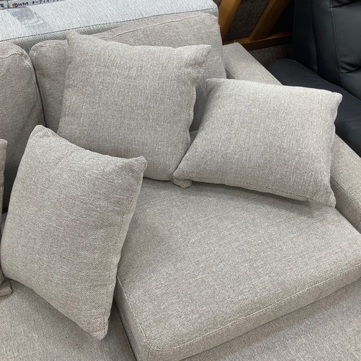 【軽トラ貸し出し無料！】3人掛けソファー入荷しました！