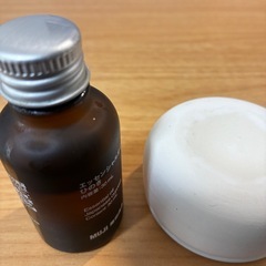 【値下げ交渉可】エッセンシャルオイルひのきとアロマストーンのセットの画像