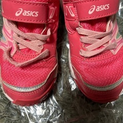アシックススニーカーの画像
