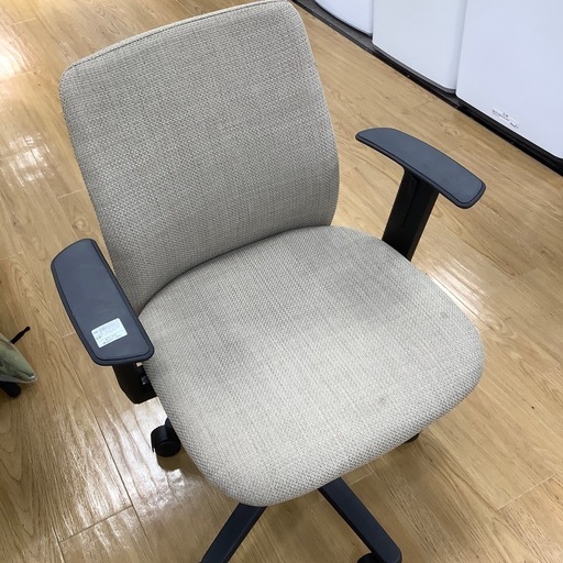 【軽トラ貸し出し無料！】オカムラ　ワークチェア入荷しました！