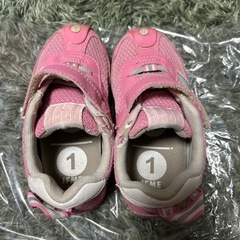 IFMEスニーカーの画像