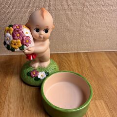キューピー人形　磁器製　花束（小物入れ付）の画像