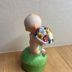 キューピー人形　磁器製　花束（小物入れ付）の画像