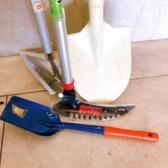 ガーデニング 庭整備用品 噴霧器 熊手 スコップ 鎌 など 8点セット の画像