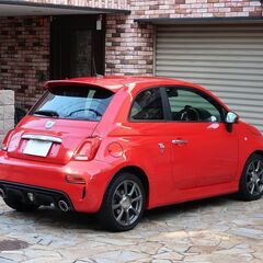 検査8年3月アバルト595 後期型 UConnect/ディスプレイオーディオ/AppleCarPlay/リアセンサー/パドルシフト/ディーラー記録簿/タイベル交換済の画像