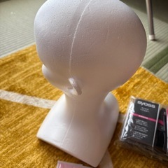 マネキンとヘアカラーブラシなど色々セットの画像