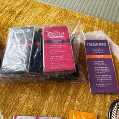 マネキンとヘアカラーブラシなど色々セットの画像