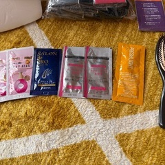 マネキンとヘアカラーブラシなど色々セットの画像