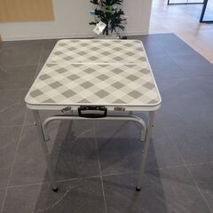 キャンプ用テーブルの画像