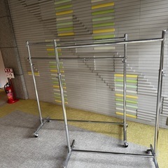 無料！ ステンレス製ハンガーラック　２個まとめての画像