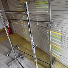 無料！ ステンレス製ハンガーラック　２個まとめての画像