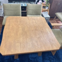 ダイニングテーブルの画像