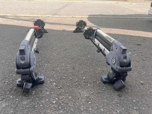 inno イノー　ルーフボックス　キャリアセット　