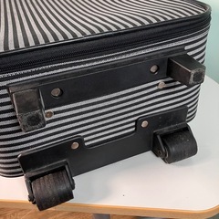 【鍵付き安心！】ボーダーキャリーケース✨の画像