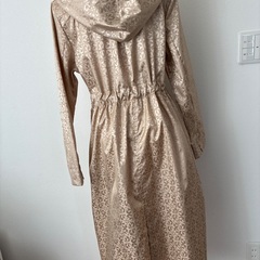 ミラ　ショーン　レインコートの画像