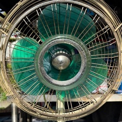 National ナショナル 古い扇風機 レトロ扇風機 F-30EE　アンティーク　カラー扇風機　3枚羽　ジャンク品の画像