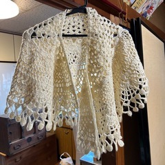 夏服　カーディガン　毛糸の肩掛けの画像