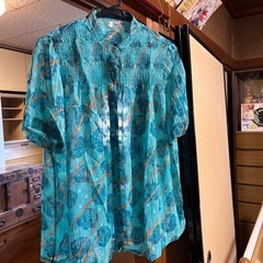 夏服　カーディガン　毛糸の肩掛けの画像