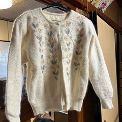 夏服　カーディガン　毛糸の肩掛けの画像