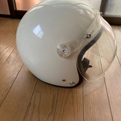 バイクのヘルメットの画像