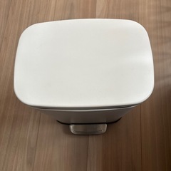 ニトリ　ゴミ箱　ペダルペール　5Lの画像