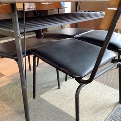 ダイニングテーブルの画像