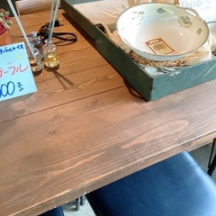 ダイニングテーブルの画像