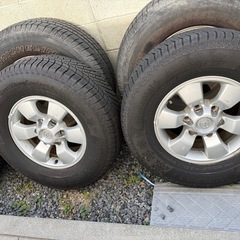 スタッドレス
タイヤ ホイール付き4本　139.7x6の画像