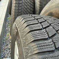 スタッドレス
タイヤ ホイール付き4本　139.7x6の画像