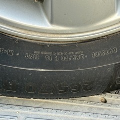 スタッドレス
タイヤ ホイール付き4本　139.7x6の画像