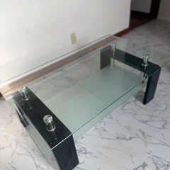 ガラステーブルの画像