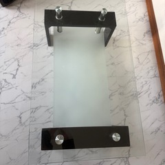 ガラステーブルの画像