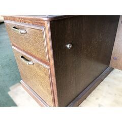 木製の両袖机　大型・重厚・アンティーク・店舗にの画像