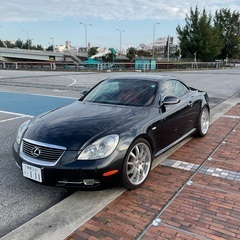 SC 430 赤シート　レクサスのラグジュアリーオープンカー　の画像