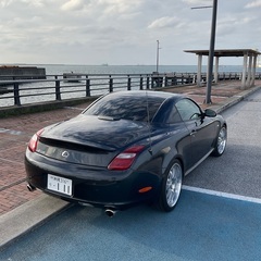 SC 430 赤シート　レクサスのラグジュアリーオープンカー　の画像