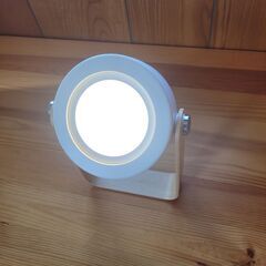 折りたたみ式テーブルランプ　二つの画像