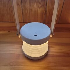 折りたたみ式テーブルランプ　二つの画像